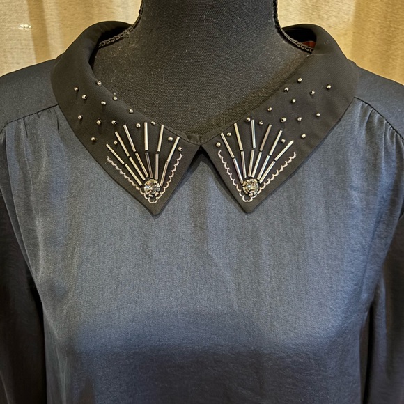 ModCloth beautiful silky midnight blue and black top with beading size L - Picture 2 of 7